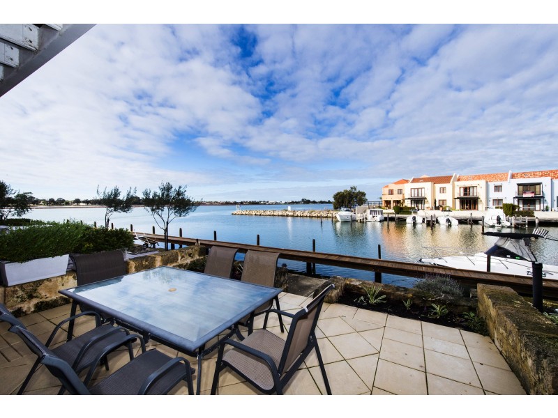 23/19 San Marco Quays, Halls Head WA 6210