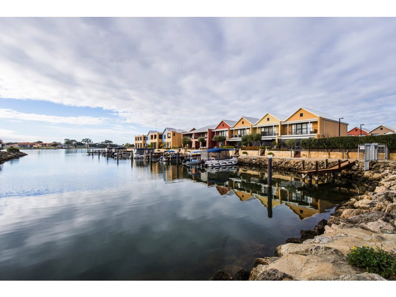 23/19 San Marco Quays, Halls Head WA 6210