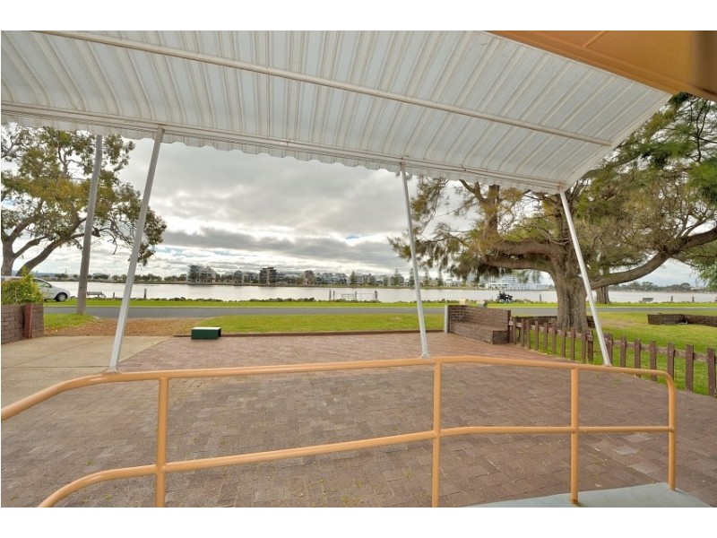 20B Fairbridge Rd, Halls Head WA 6210