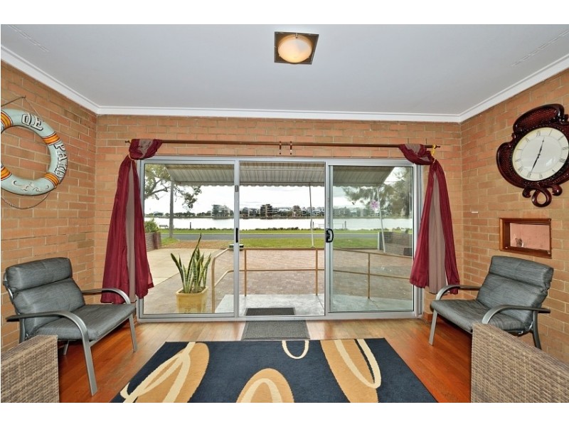 20B Fairbridge Rd, Halls Head WA 6210