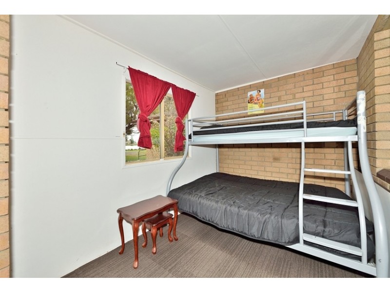 20B Fairbridge Rd, Halls Head WA 6210