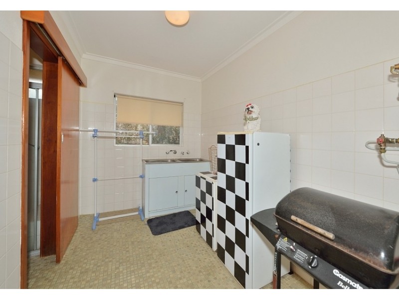 20B Fairbridge Rd, Halls Head WA 6210