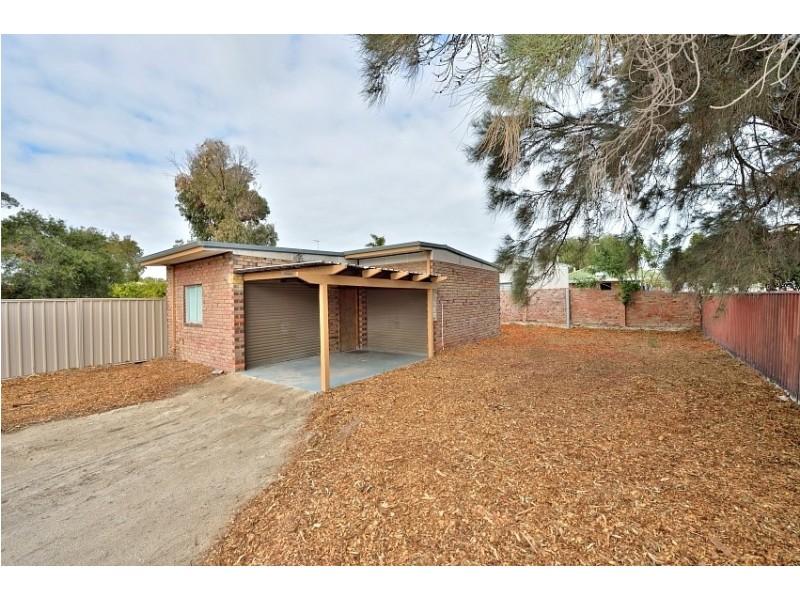 20B Fairbridge Rd, Halls Head WA 6210
