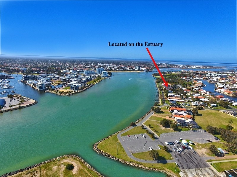 20B Fairbridge Rd, Halls Head WA 6210