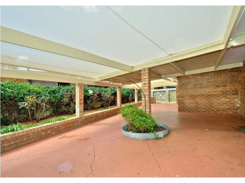 27 Denham St, Dudley Park WA 6210