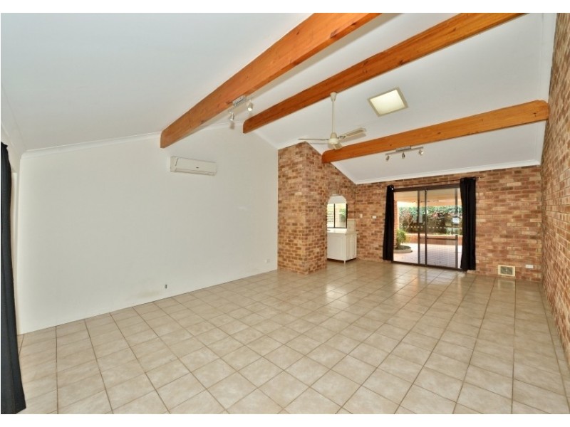 27 Denham St, Dudley Park WA 6210