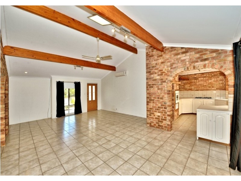 27 Denham St, Dudley Park WA 6210