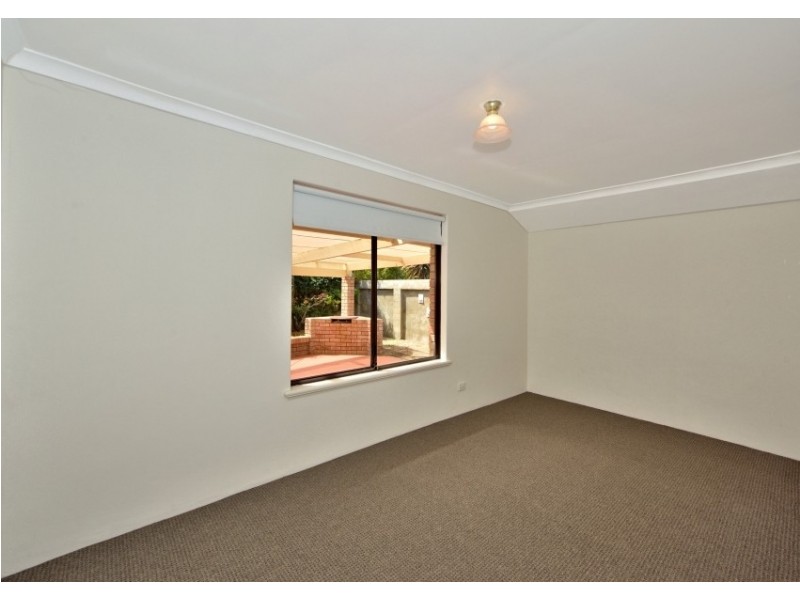 27 Denham St, Dudley Park WA 6210