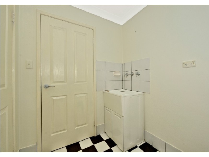 27 Denham St, Dudley Park WA 6210