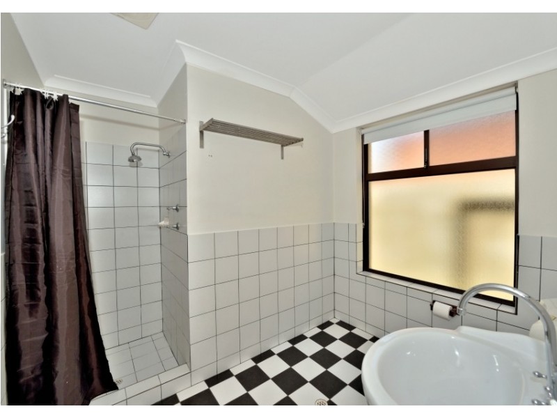 27 Denham St, Dudley Park WA 6210