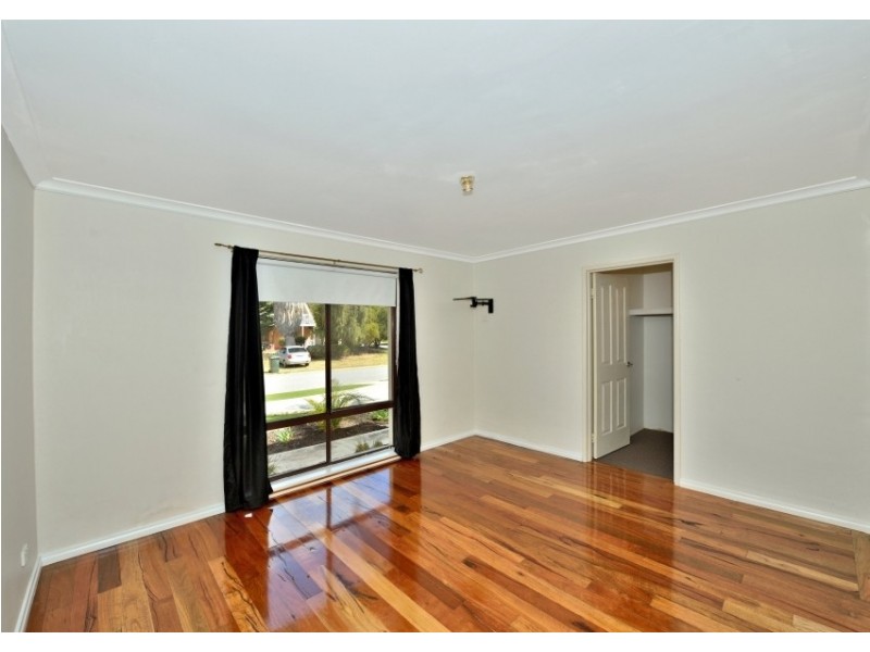 27 Denham St, Dudley Park WA 6210