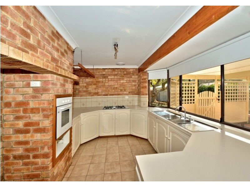 27 Denham St, Dudley Park WA 6210