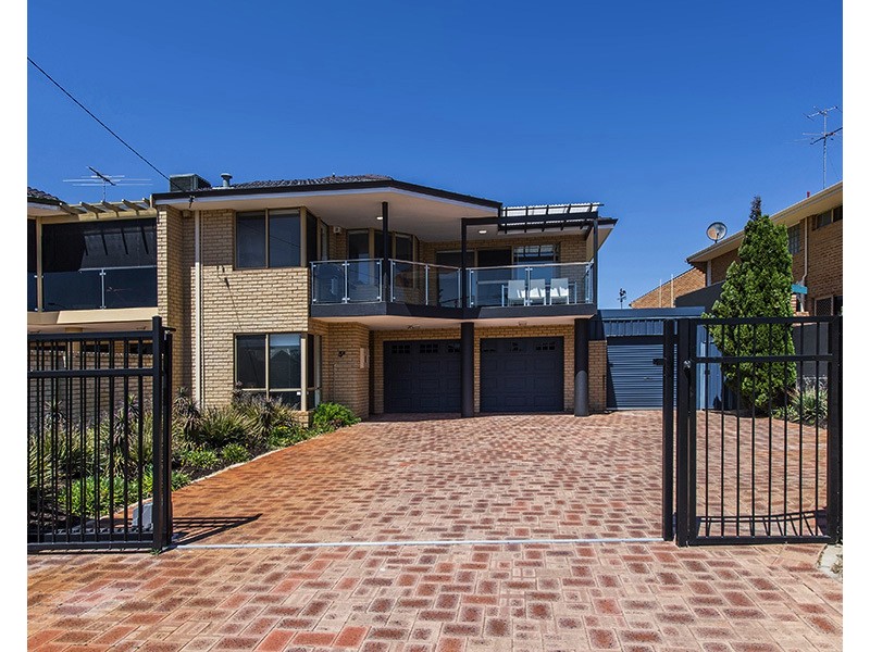 5B Adonis Rd, Silver Sands WA 6210