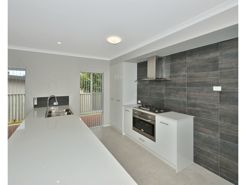 6B Janis Street, Halls Head WA 6210