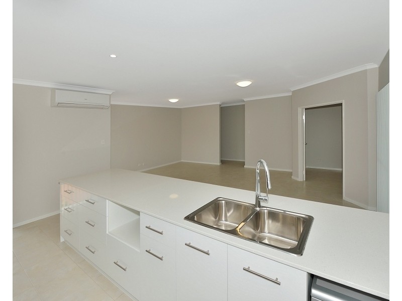 6B Janis Street, Halls Head WA 6210