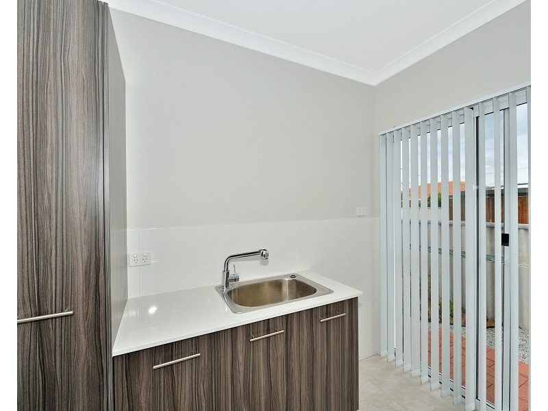 6B Janis Street, Halls Head WA 6210