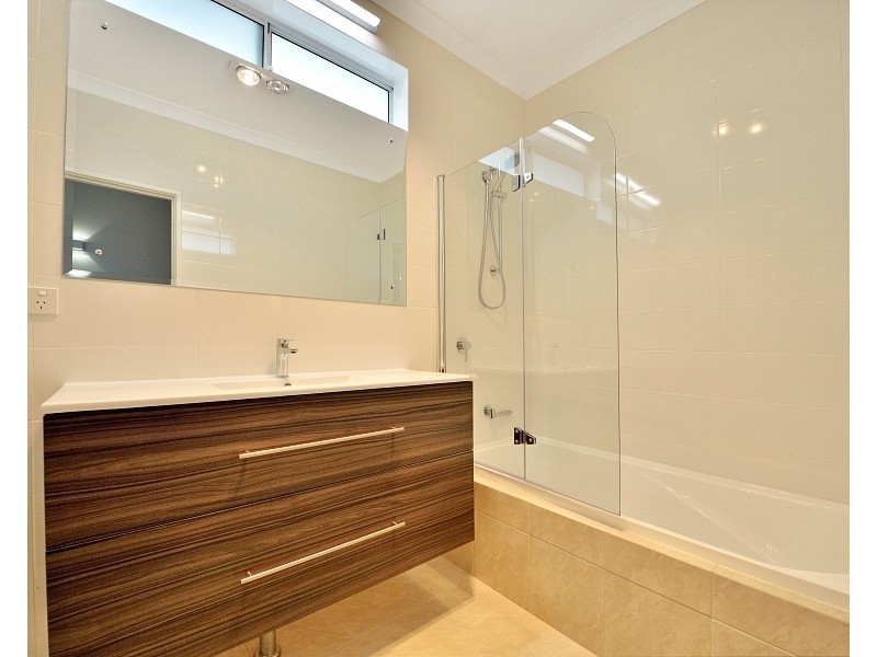 6B Janis Street, Halls Head WA 6210