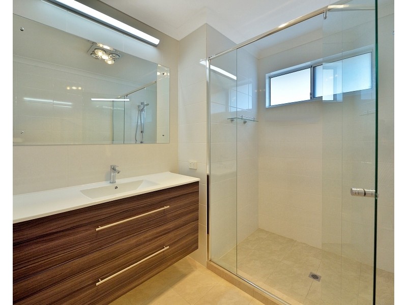 6B Janis Street, Halls Head WA 6210