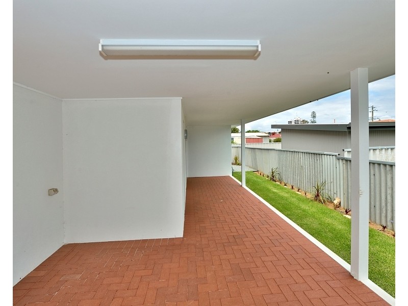 6B Janis Street, Halls Head WA 6210