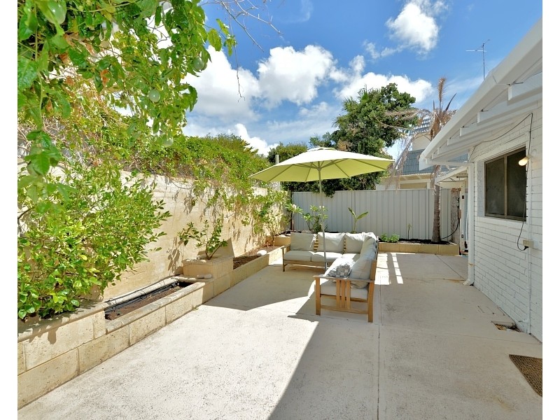 8/35B Halls Head Pde, Halls Head WA 6210
