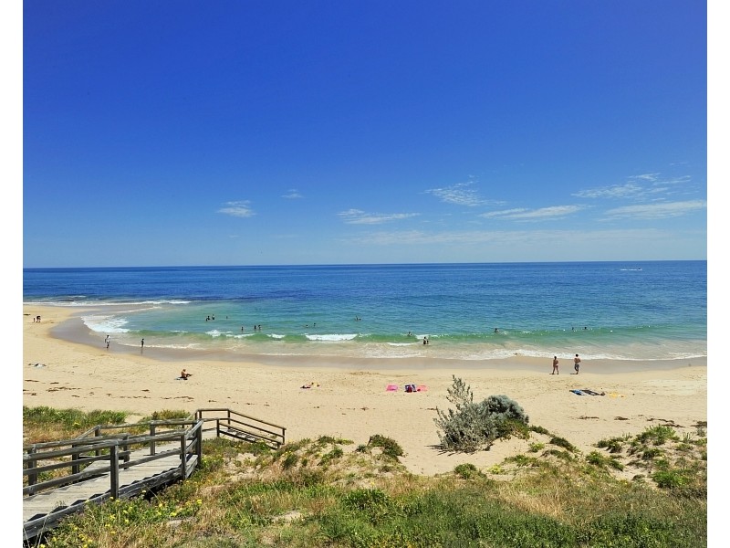 8/35B Halls Head Pde, Halls Head WA 6210