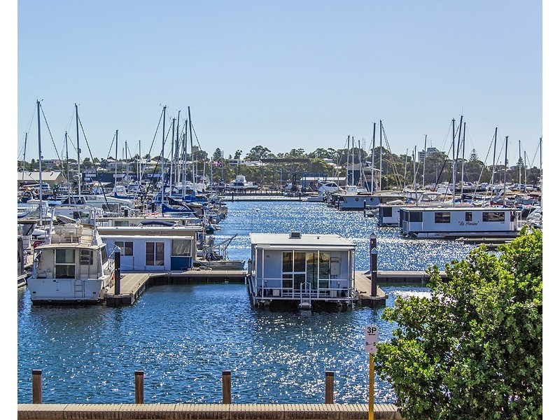 2/1 Breakwater Pde, Mandurah WA 6210