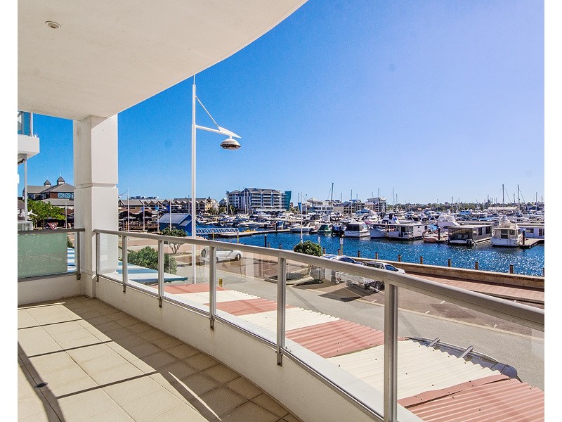 2/1 Breakwater Pde, Mandurah WA 6210