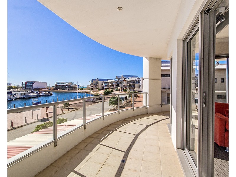 2/1 Breakwater Pde, Mandurah WA 6210