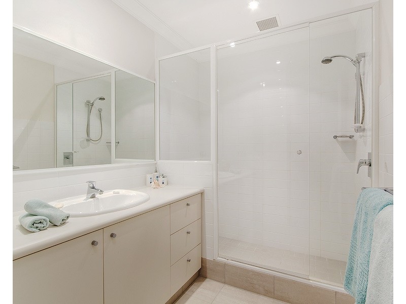 2/1 Breakwater Pde, Mandurah WA 6210