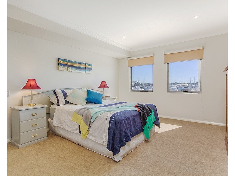 2/1 Breakwater Pde, Mandurah WA 6210