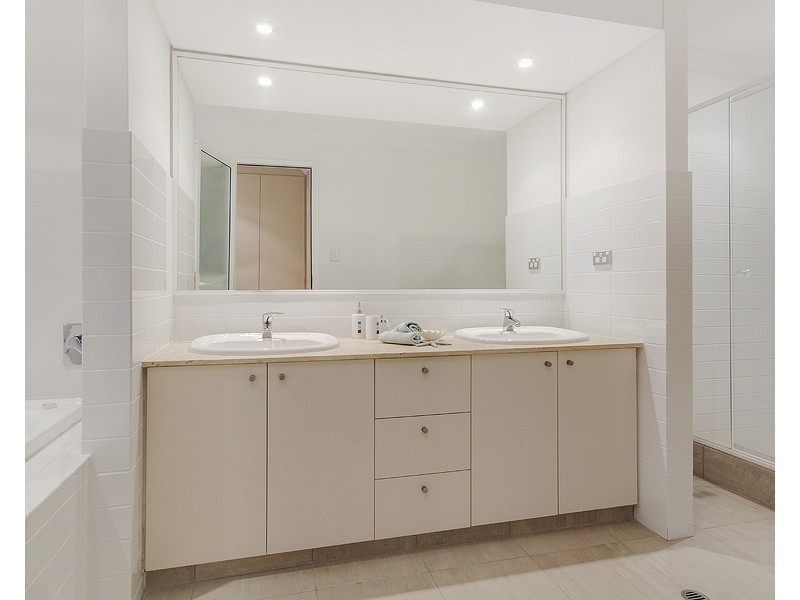 2/1 Breakwater Pde, Mandurah WA 6210