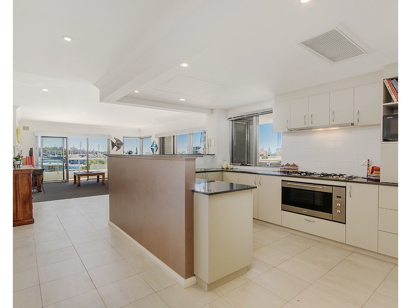 2/1 Breakwater Pde, Mandurah WA 6210