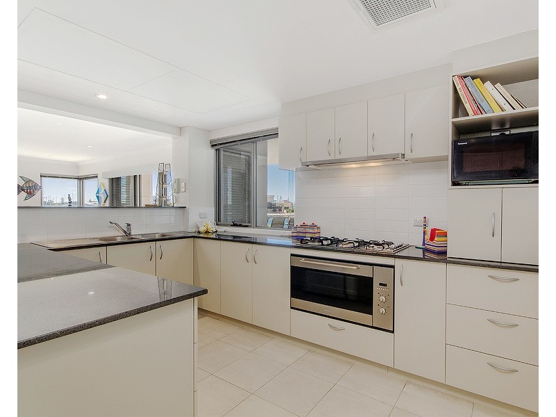 2/1 Breakwater Pde, Mandurah WA 6210