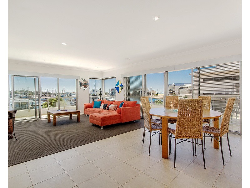 2/1 Breakwater Pde, Mandurah WA 6210