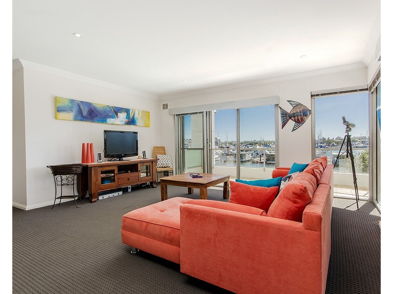 2/1 Breakwater Pde, Mandurah WA 6210