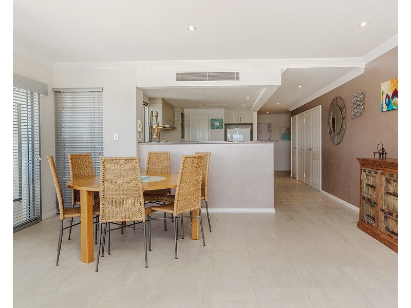 2/1 Breakwater Pde, Mandurah WA 6210