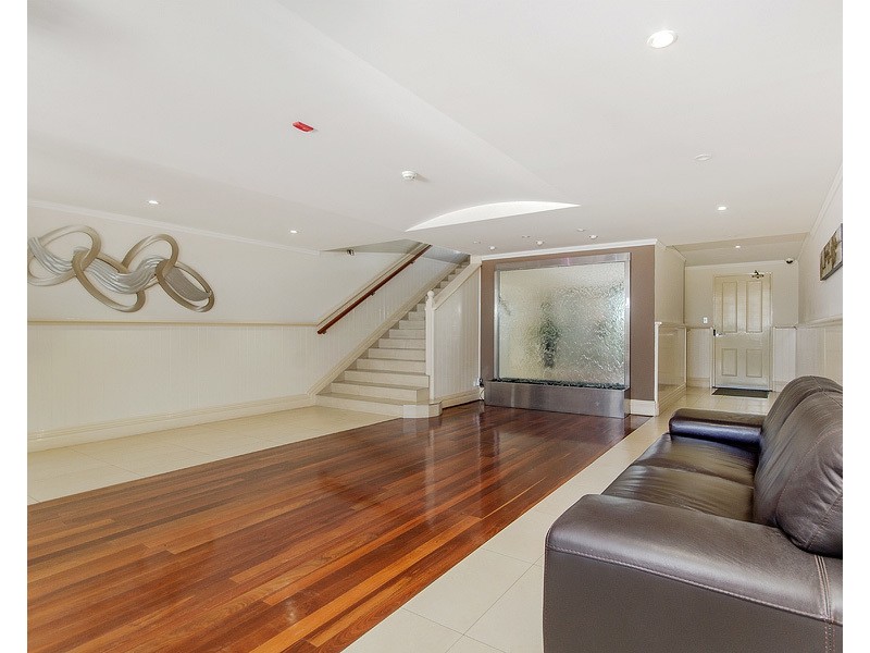 2/1 Breakwater Pde, Mandurah WA 6210