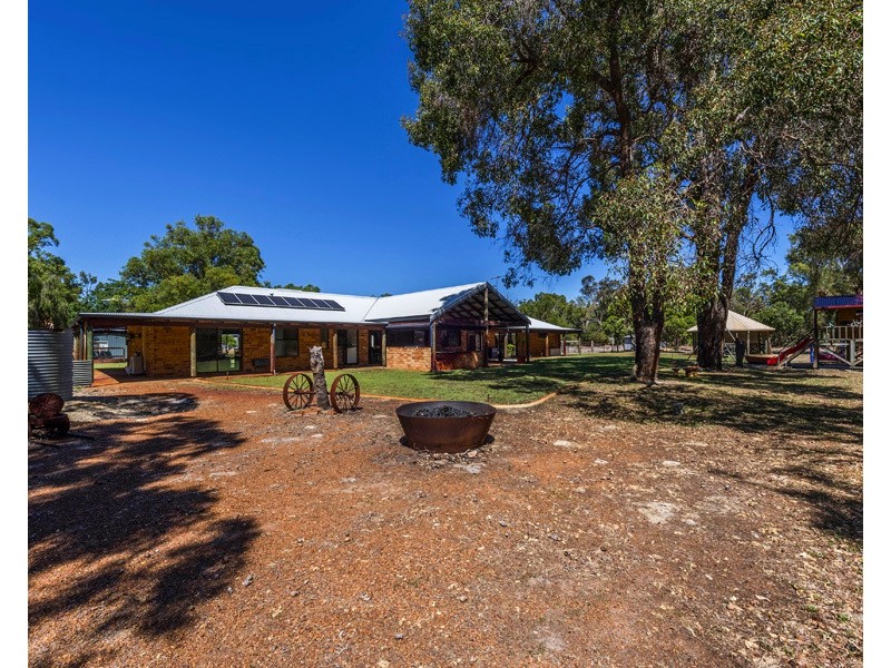 137 Watson Dr, Barragup WA 6209