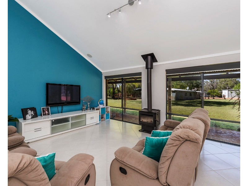 137 Watson Dr, Barragup WA 6209