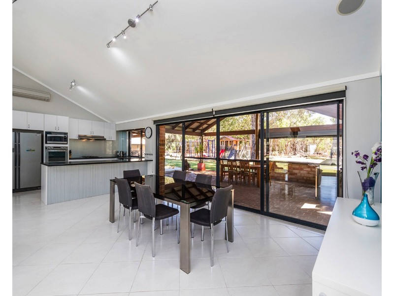 137 Watson Dr, Barragup WA 6209