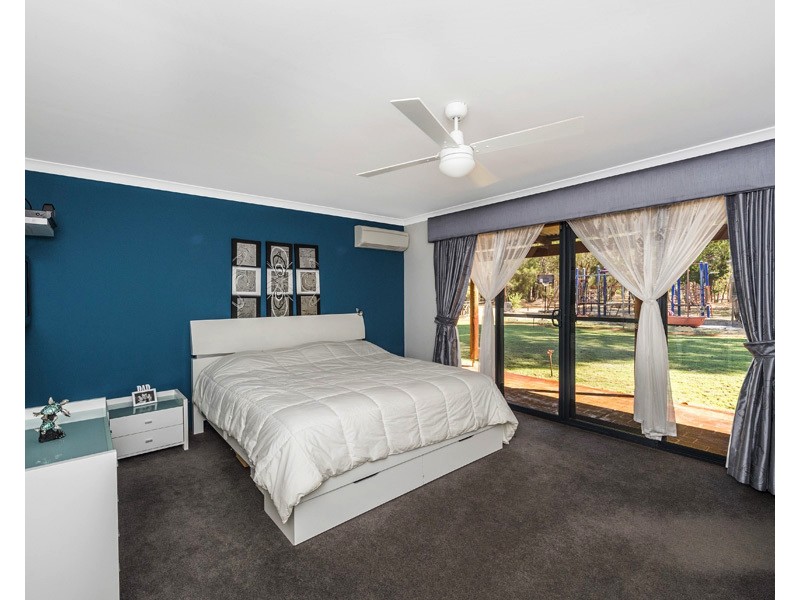 137 Watson Dr, Barragup WA 6209