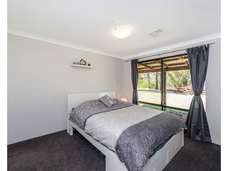 137 Watson Dr, Barragup WA 6209