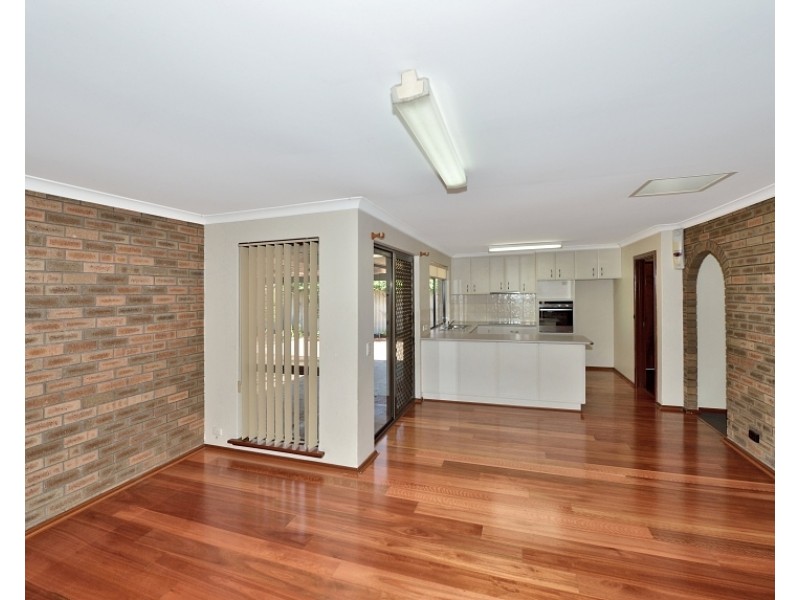 5 Balmoral Pde, Halls Head WA 6210