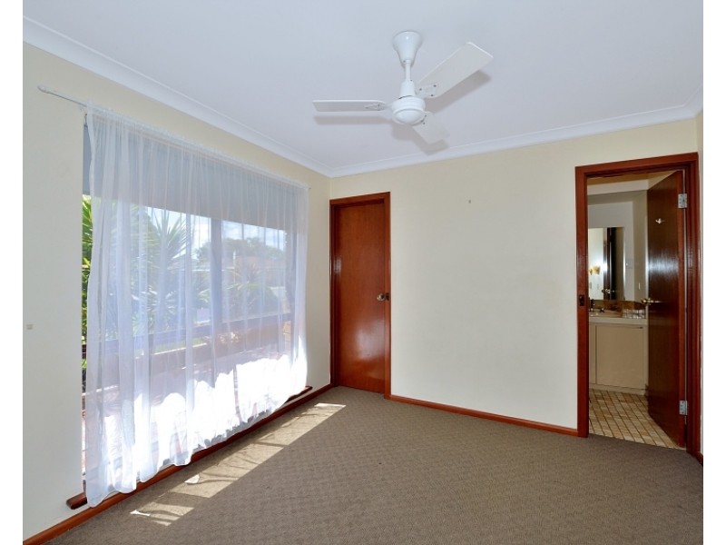 5 Balmoral Pde, Halls Head WA 6210