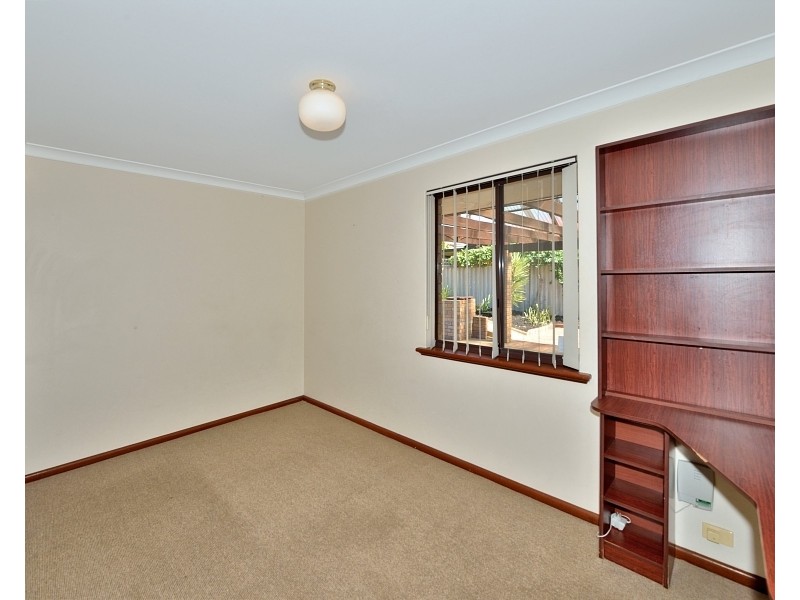 5 Balmoral Pde, Halls Head WA 6210
