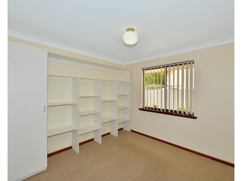 5 Balmoral Pde, Halls Head WA 6210