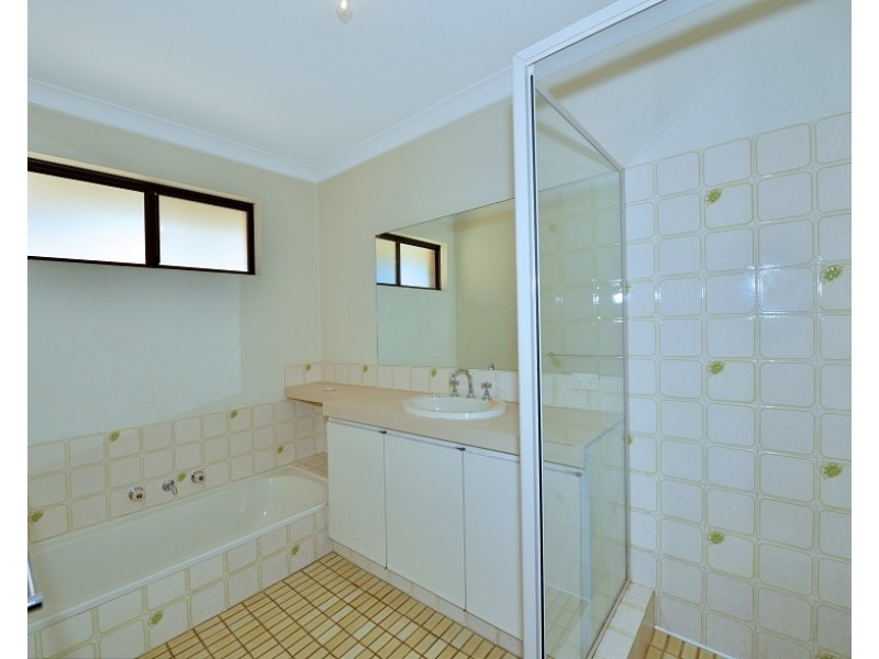 5 Balmoral Pde, Halls Head WA 6210