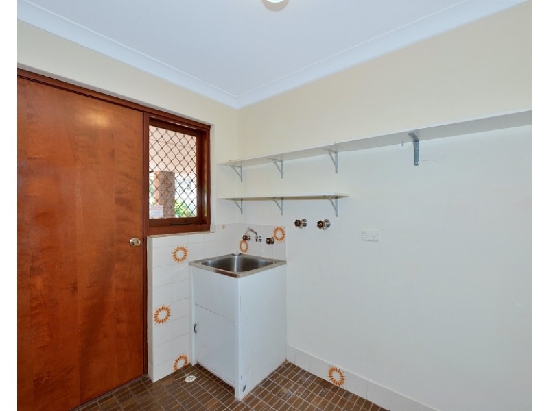5 Balmoral Pde, Halls Head WA 6210