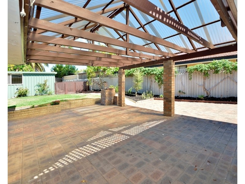 5 Balmoral Pde, Halls Head WA 6210