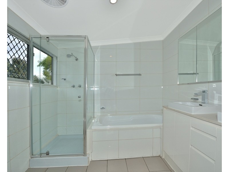 6 Dadger St, Dudley Park WA 6210